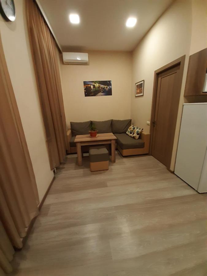 Yerevan, Abovyan 34 My Street Exterior foto